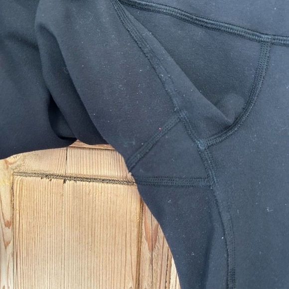 Lululemon 6 (?) Black Cropped Leggings - Picture 3 of 7